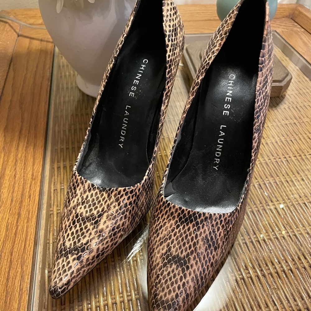 Chinese Laundry Pumps size 5